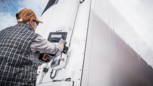 Read more about the article Guide to Reefer Trailer Temperature Monitoring & GPS Tracking