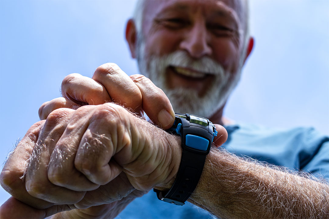 You are currently viewing 7 Best GPS Tracking Watches for Adults and Elderly