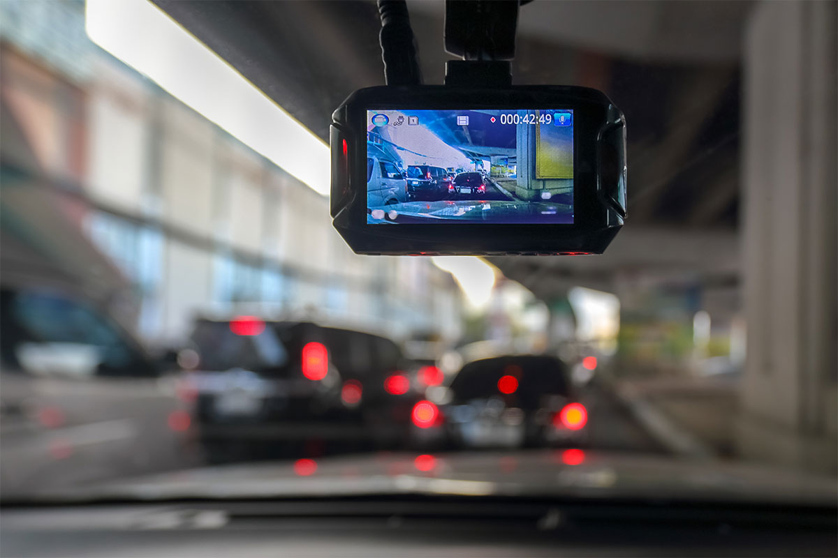 You are currently viewing 7 Best Front and Rear Dash Cams with Night Vision (2023)