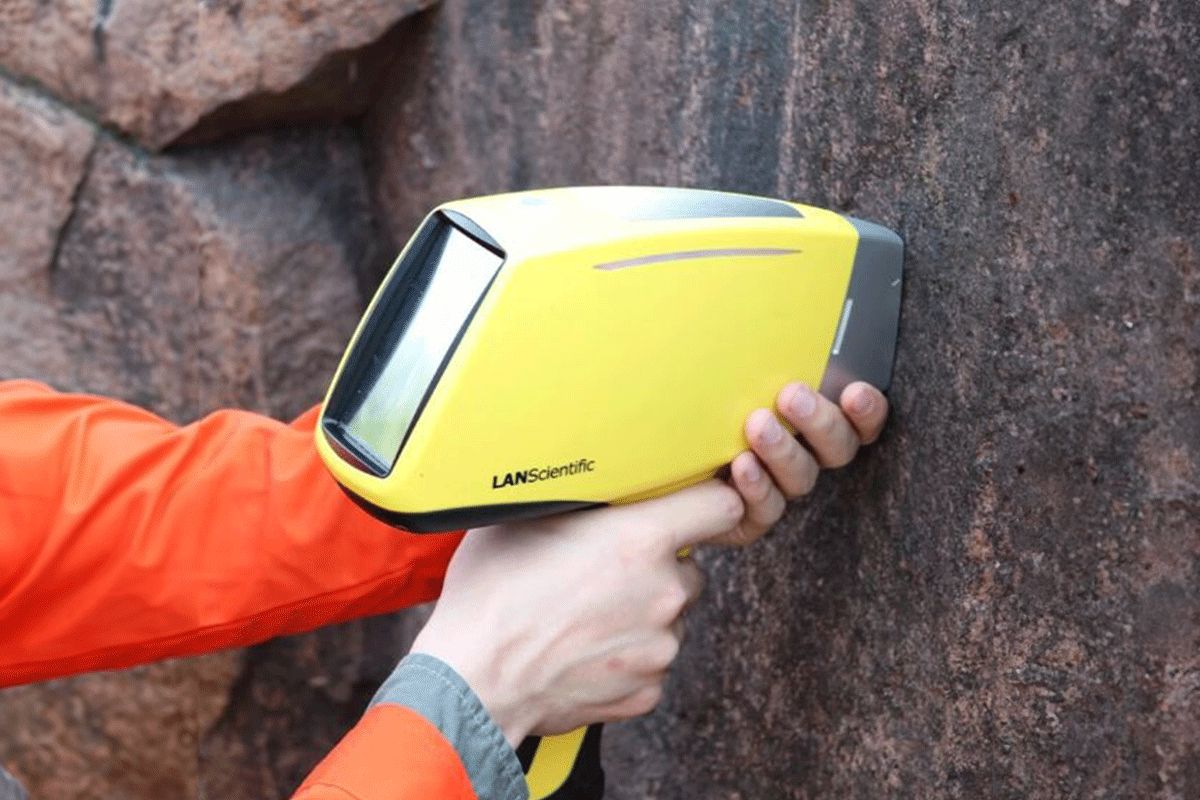 Best Handheld XRF Analyzers 3 Best XRF Guns in 2024